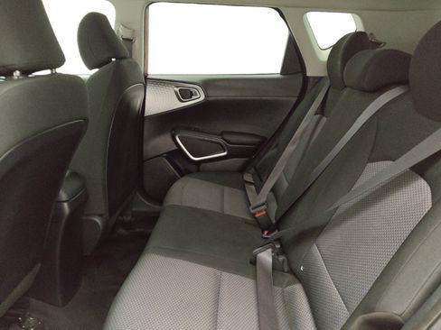Used 2022 Kia Soul LX FWD image 18