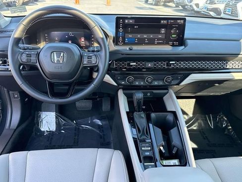 Used 2025 Honda Accord EX-L image 17