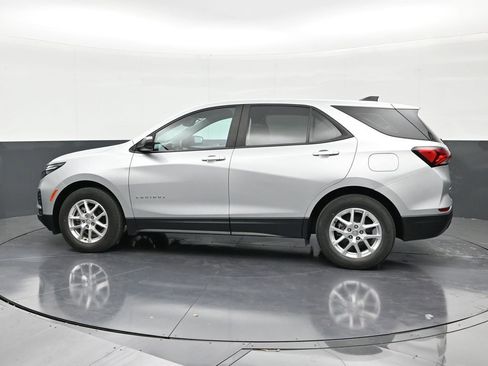 Certified 2022 Chevrolet Equinox LS image 2