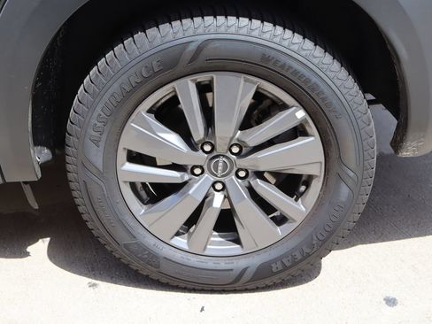 Used 2025 Nissan Pathfinder SV FWD image 29