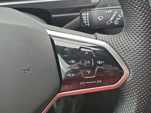 Used 2024 Volkswagen Tiguan SE R-Line image 18