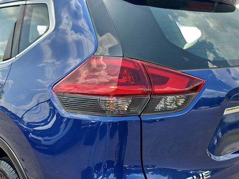 Used 2020 Nissan Rogue S AWD/4WD image 29