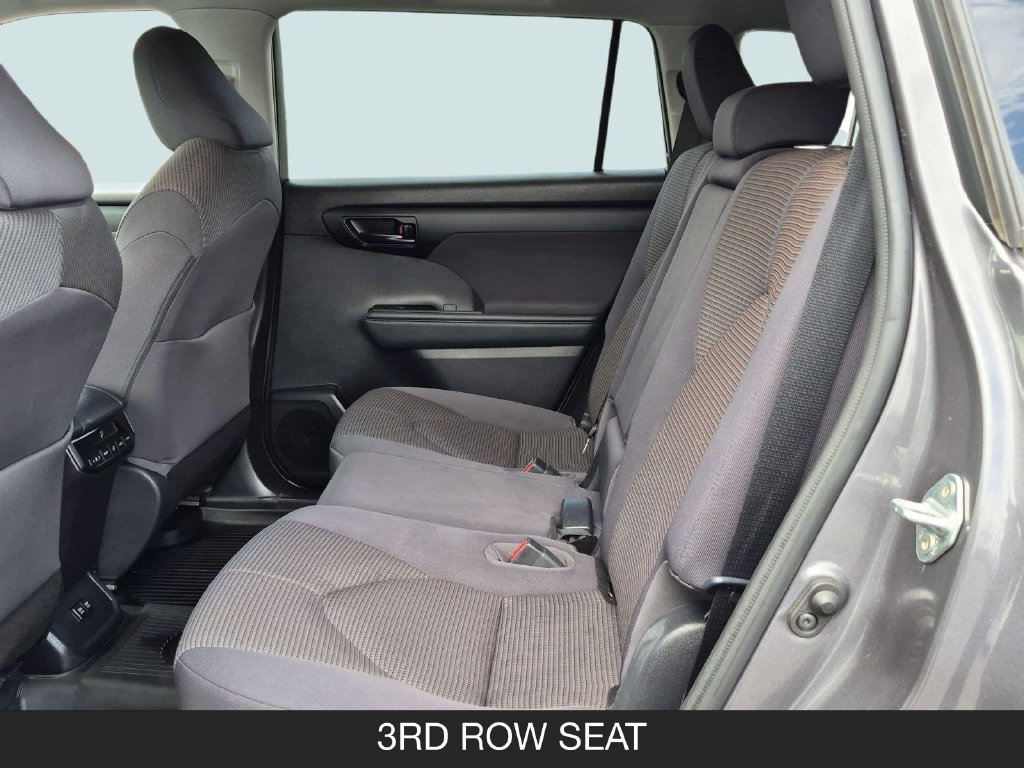 Used 2021 Toyota Highlander L FWD image 16