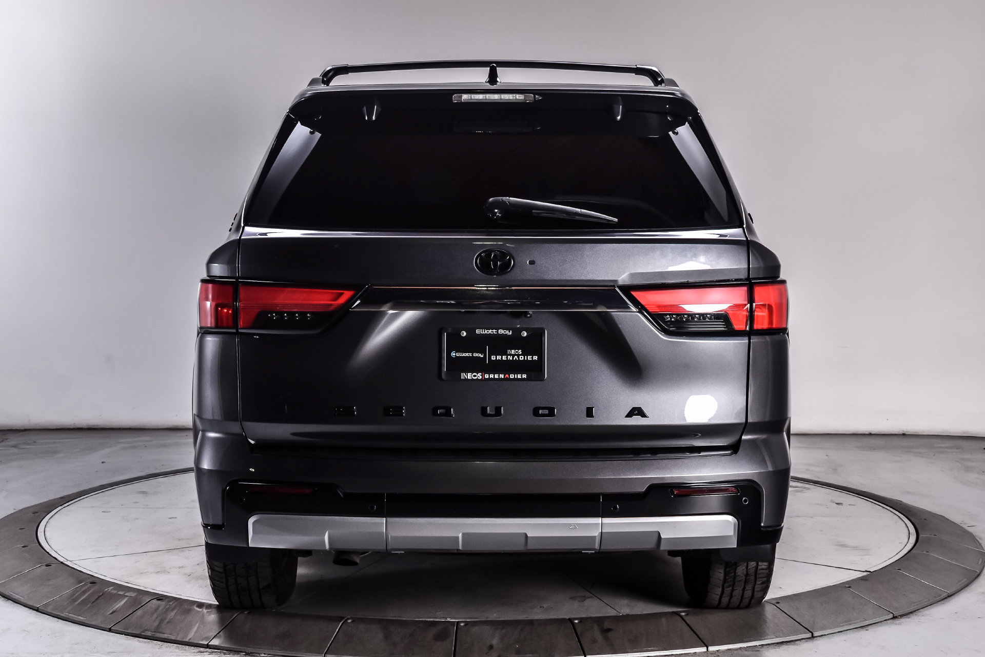 Used 2023 Toyota Sequoia Limited w/ TRD Off-Road Package AWD/4WD image 5