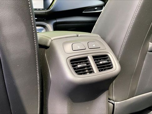 Used 2022 Buick Envision Avenir w/ Premium Seat Package AWD/4WD image 35