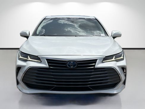 Used 2019 Toyota Avalon Limited FWD image 8