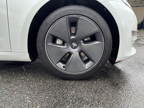 Used 2022 Tesla Model 3 Long Range AWD/4WD image 9