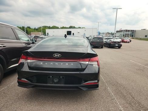 Used 2023 Hyundai Elantra SEL FWD image 8