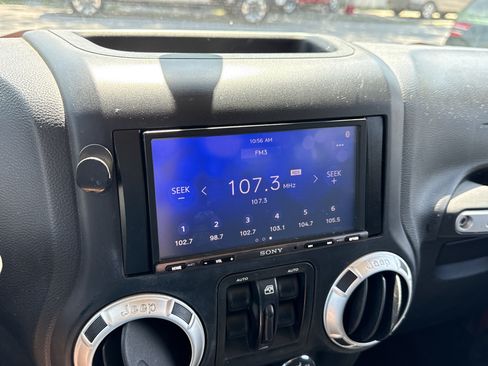 Used 2011 Jeep Wrangler Unlimited Sahara w/ Connectivity Group AWD/4WD image 16
