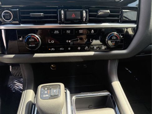 Used 2024 Nissan Pathfinder SL AWD/4WD image 4