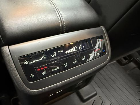 Used 2022 Nissan Pathfinder Platinum image 27