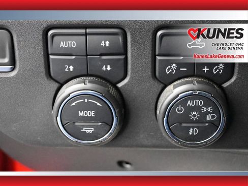 Used 2024 Chevrolet Silverado 1500 LT Trail Boss w/ Convenience Package II AWD/4WD image 32