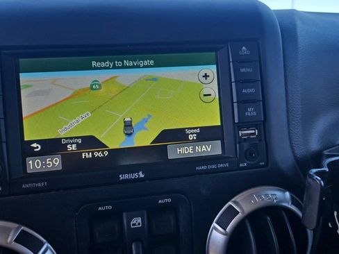 Used 2017 Jeep Wrangler Unlimited Rubicon w/ Connectivity Group AWD/4WD image 5