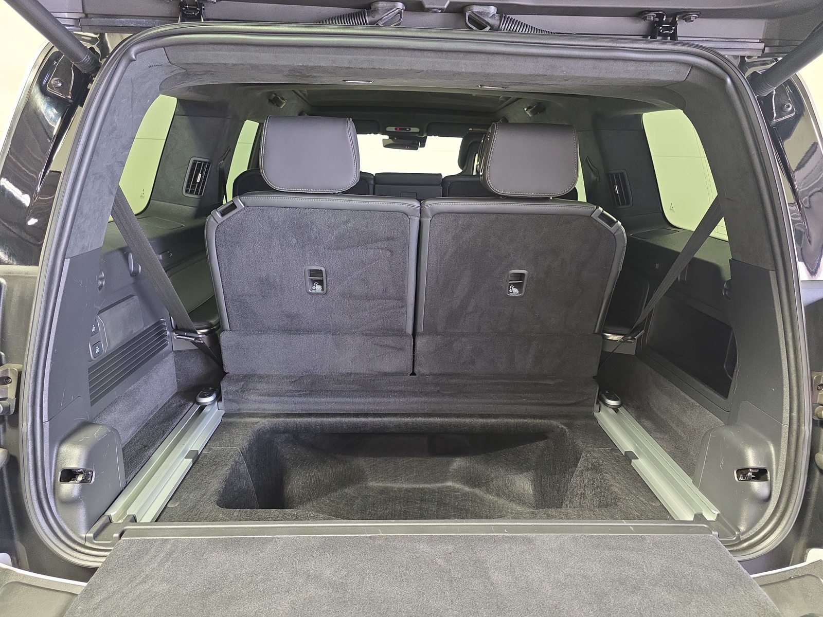 Used 2025 Rivian R1S Adventure Dual AWD/4WD image 26