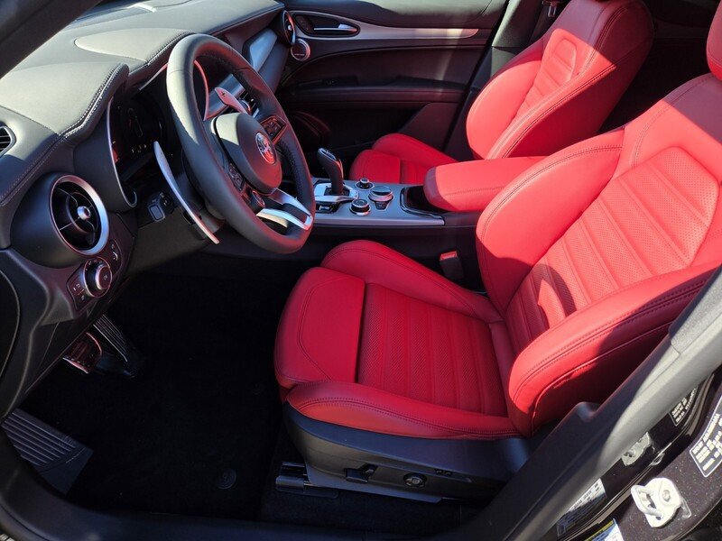 New 2025 Alfa Romeo Stelvio Sprint AWD/4WD image 6