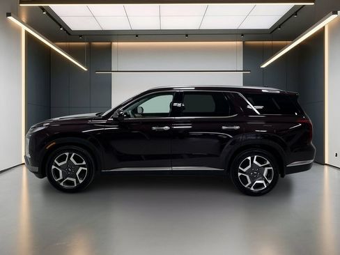 Used 2024 Hyundai Palisade Limited FWD image 2