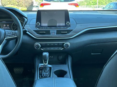 Used 2025 Nissan Altima 2.5 SV image 23