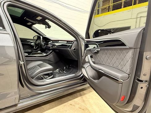 Used 2023 Audi S8 AWD/4WD image 41