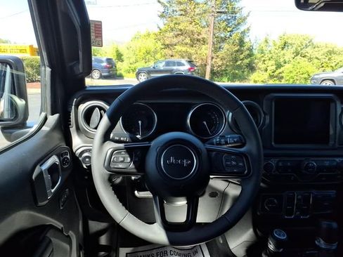 Certified 2023 Jeep Wrangler Unlimited w/ Sun & Screen Package AWD/4WD image 19