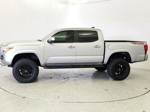 Used 2018 Toyota Tacoma SR w/ SR Convenience Package AWD/4WD image 4