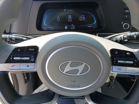 Used 2025 Hyundai Elantra SE FWD image 13