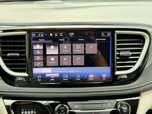 Used 2022 Chrysler Pacifica Touring-L FWD image 60
