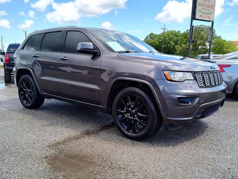 Used 2018 Jeep Grand Cherokee Altitude image 10