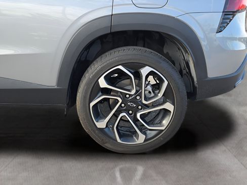 Used 2025 Chevrolet Trax RS w/ Driver Confidence Package FWD image 35