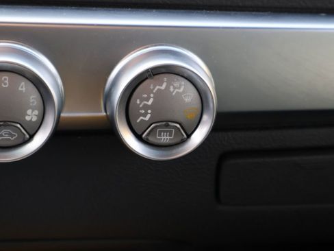 Used 2004 Chevrolet SSR w/ Preferred Equipment Group image 26