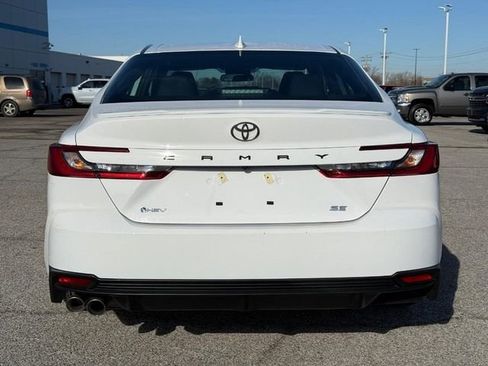 Used 2025 Toyota Camry SE image 4