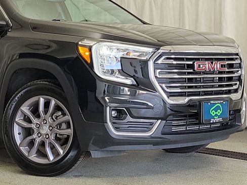 Used 2023 GMC Terrain SLT image 2