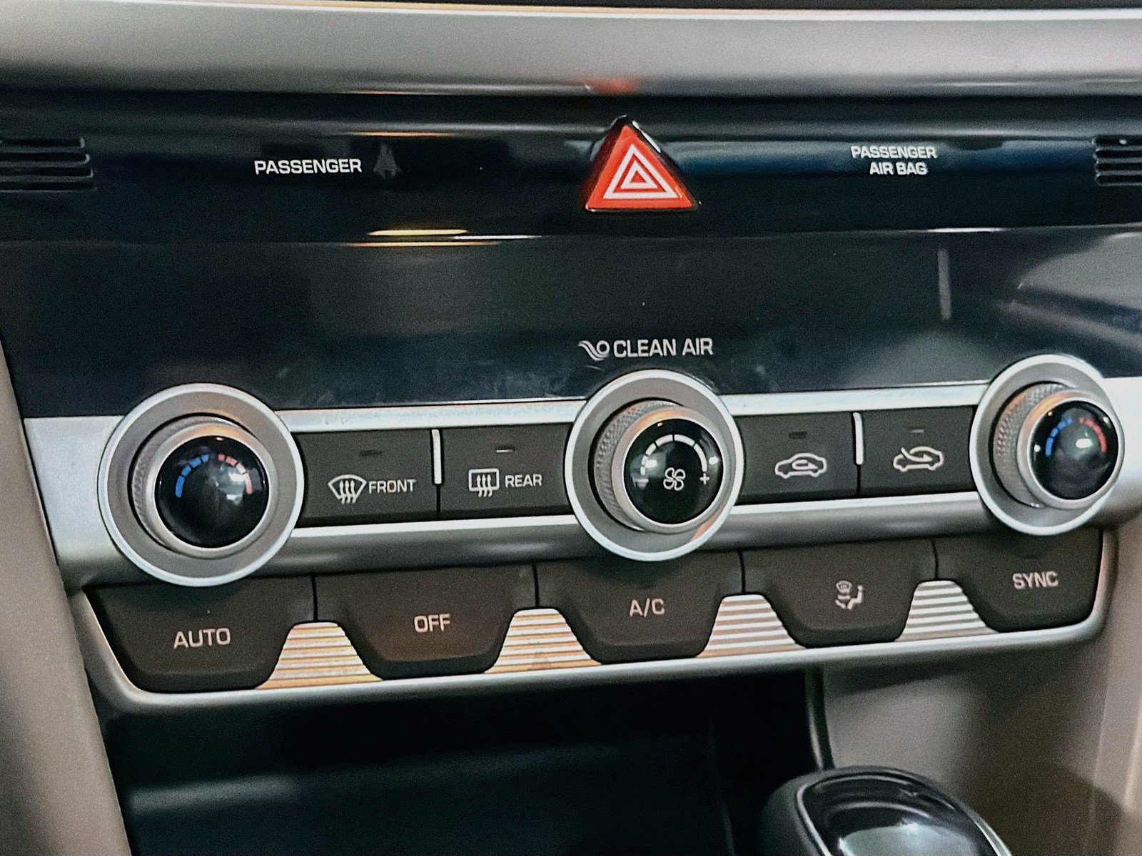 Used 2020 Hyundai Elantra SE FWD image 19