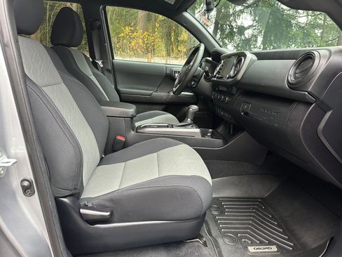 Used 2021 Toyota Tacoma TRD Off-Road image 7