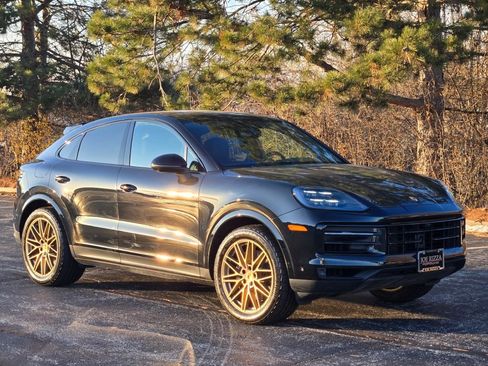 Used 2025 Porsche Cayenne Coupe image 9