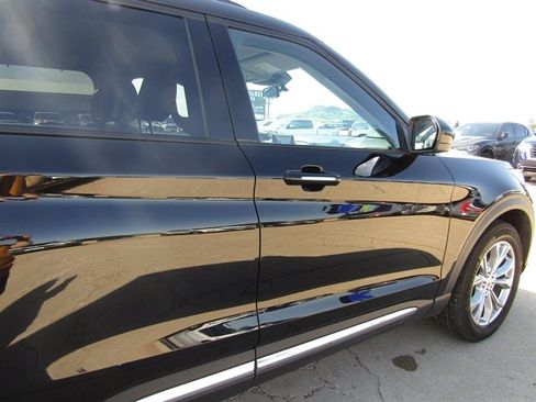 Used 2024 Ford Explorer Limited image 8