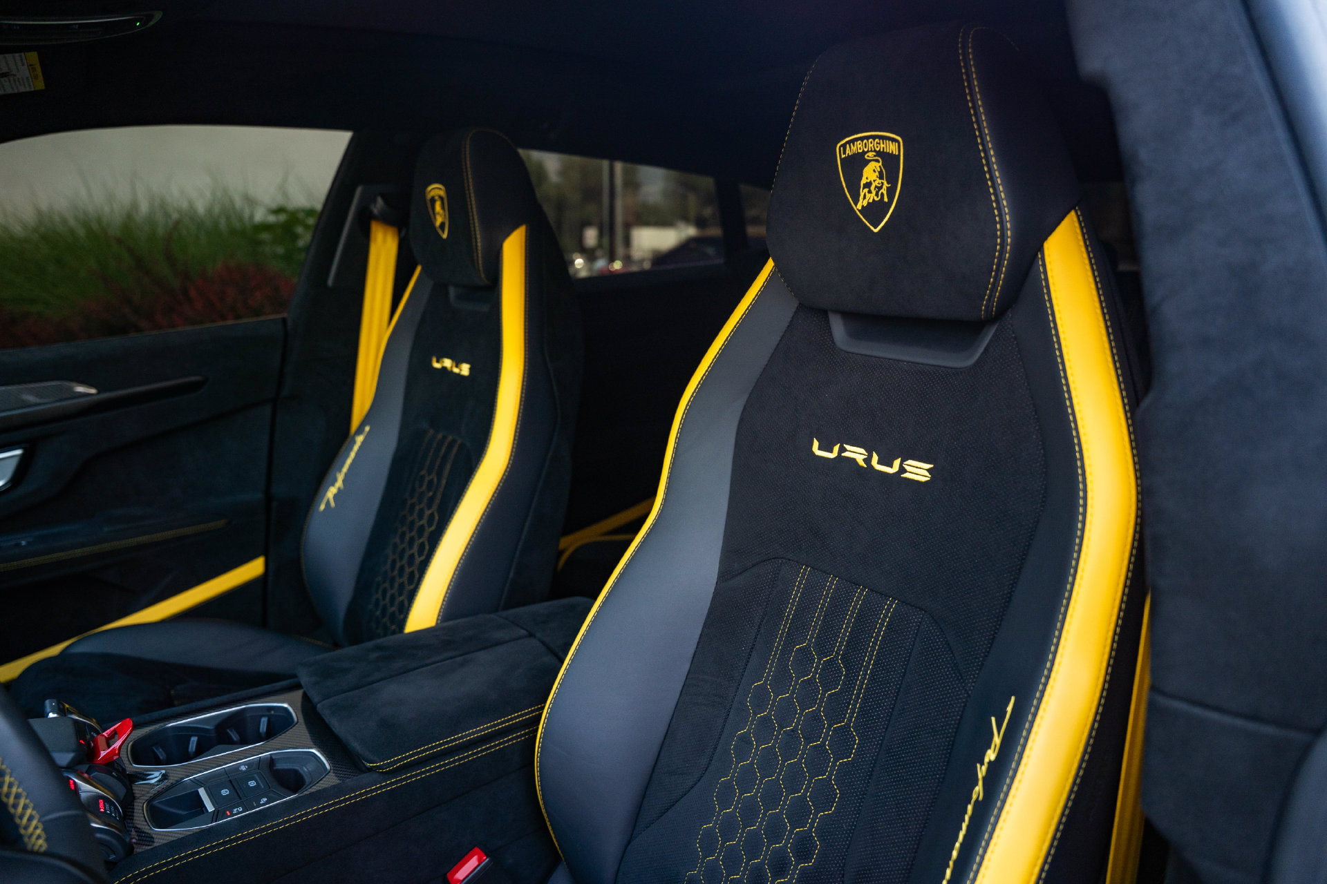 Used 2024 Lamborghini Urus Performante AWD/4WD image 26