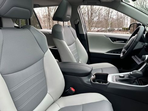 New 2025 Toyota RAV4 Limited image 18