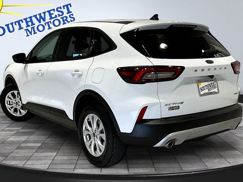 Used 2025 Ford Escape Active AWD/4WD image 4