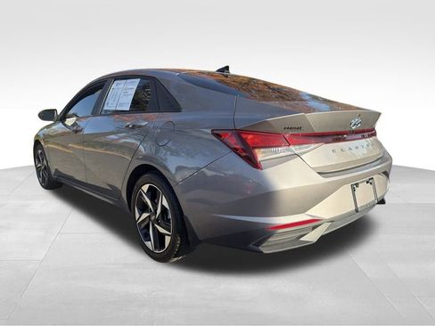 Used 2023 Hyundai Elantra SEL w/ Convenience Package image 7