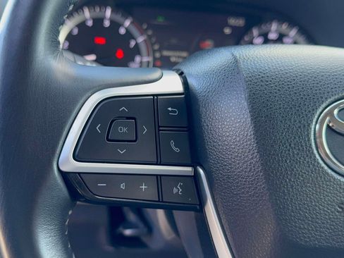 Used 2023 Toyota Highlander XLE image 16