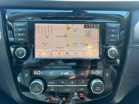 Used 2018 Nissan Rogue SL w/ Premium Package FWD image 21
