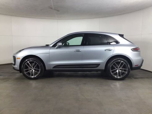 Certified 2026 Porsche Macan AWD/4WD image 2