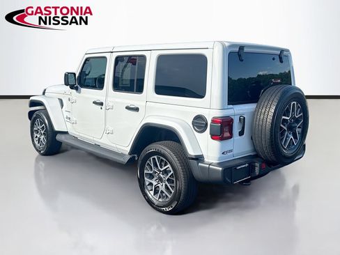 Used 2024 Jeep Wrangler Unlimited Sahara AWD/4WD image 6
