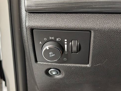 Used 2021 Jeep Grand Cherokee Laredo X image 23