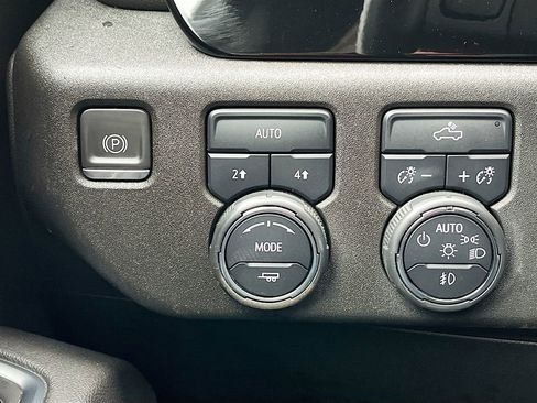 Used 2023 Chevrolet Silverado 1500 RST w/ Redline Edition AWD/4WD image 10
