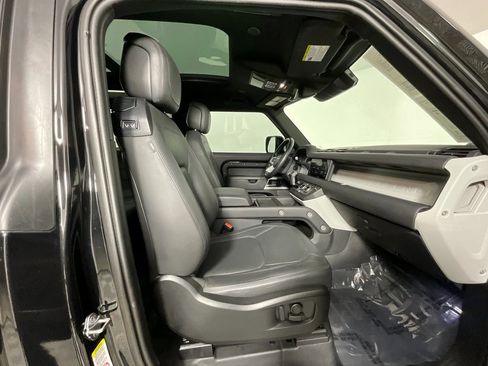 Used 2023 Land Rover Defender 90 SE image 21