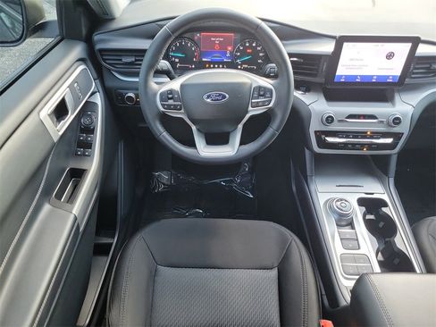 Used 2023 Ford Explorer XLT image 15
