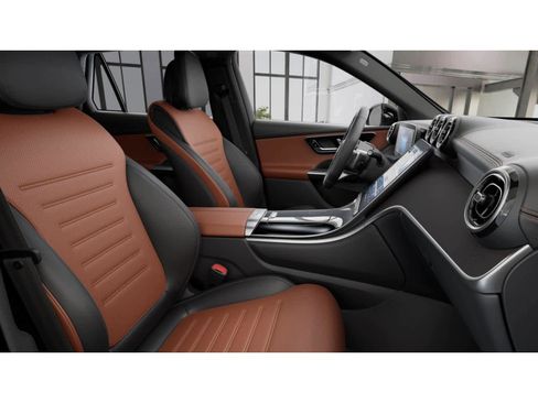 Used 2025 Mercedes-Benz GLC 350e 4MATIC image 3