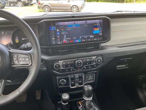 Used 2024 Jeep Wrangler Unlimited w/ Convenience Group AWD/4WD image 6
