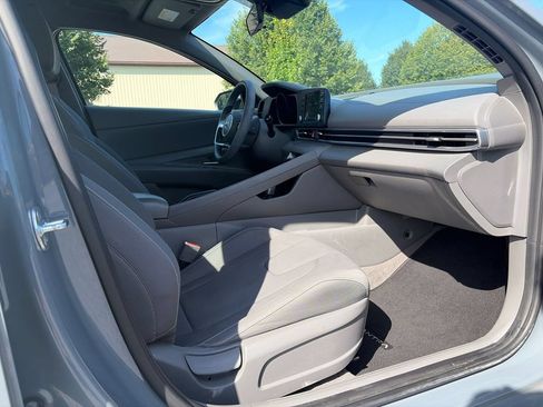 Used 2021 Hyundai Elantra SEL FWD image 14